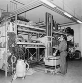 Arbetsställningar och maskiner till utrustningsverkst.