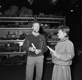 Personal i städning av filareverkstan