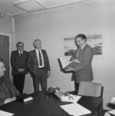 Bertil Blomstergren avtackas på ett T-möte