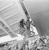 Arbetsbilder på Baltic Print i botten och maskinrum