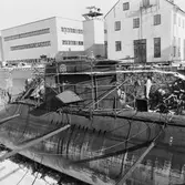 Arbetsställningar kring ubåt i docka