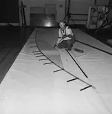 RIbbspantformen på bädden till stridsbåt 90 S i plastverkstan