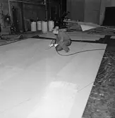 RIbbspantformen på bädden till stridsbåt 90 S i plastverkstan