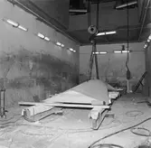 Arbete med stridsb. 90 S i plastverkstan