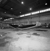 Skrovformen till segelbåten Rhapsody 43 i plastverkstan