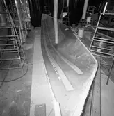 Skrovformen till Segelbåten Rhapsody 43 i plastverkstan