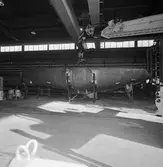 Lyft av skrovformen segelbåten Rhapsody plastverkstan