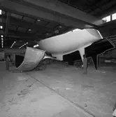 Lyft av skrovformen segelbåten Rhapsody plastverkstan