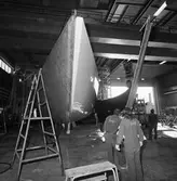 Lyft av skrovformen segelbåten Rhapsody plastverkstan