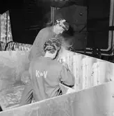 Arbetsbilder i skrovhallen