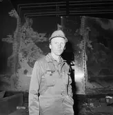 Arbetsbilder i skrovhallen