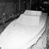 Stridsbåt CG 13 i plastverkstan