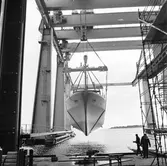 Lyft av M33 Viksten in i skrovhallen