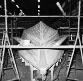 Stridsbåt CG13 i plastverkst.