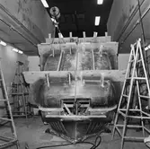 lyft av skruvformen till höghastighetståg i plastv.