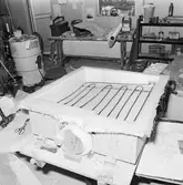 Arbete med ny plastprop. i pl. verkstan