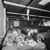 Jullunch för alla anställda i matsalen k-v nytt