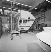 Sprutmålning av tågfronten till höghastighetståg