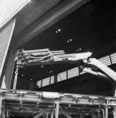 Provlyft av brosektion till krigsbro av hydralkran