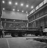 Arbete med bostadsplattformar till oljerigg och lyft till pråm för transport