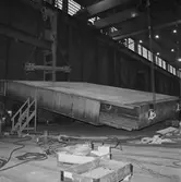 Arbete med bostadsplattformar till oljerigg och lyft till pråm för transport