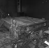 Arbete med bostadsplattformar till oljerigg och lyft till pråm för transport