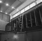 Arbete med bostadsplattformar till oljerigg och lyft till pråm för transport