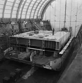 Arbete med bostadsplattformar till oljerigg och lyft till pråm för transport