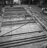 Arbete med bostadsplattformar till oljerigg och lyft till pråm för transport