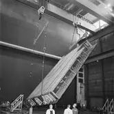 Arbete med bostadsplattformar till oljerigg och lyft till pråm för transport