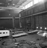 Arbete med bostadsplattformar till oljerigg och lyft till pråm för transport