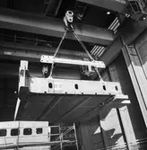 Arbete med bostadsplattformar till oljerigg och lyft till pråm för transport