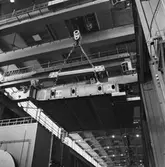 Arbete med bostadsplattformar till oljerigg och lyft till pråm för transport