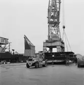 Arbete med bostadsplattformar till oljerigg och lyft till pråm för transport