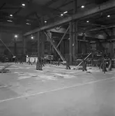 Arbete med järnvägsvagnar i hall 2