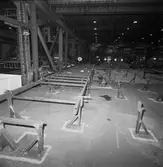 Arbete med järnvägsvagnar i hall 2