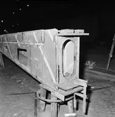 Arbete med krigsbroar i plåtverkst.