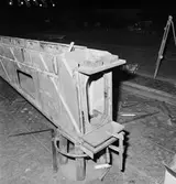 Arbete med krigsbroar i plåtverkst.