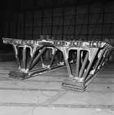 Arbete med krigsbroar i plåtverkst.