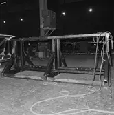 Arbete med krigsbroar i plåtverkst.