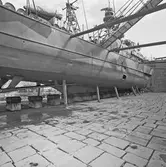 Botten på PTRB. Vidar i docka 4