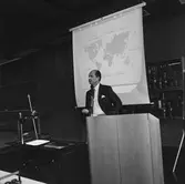 VD H. Hedman informerar för pesronal från Ts o Tele i matsalen kv-nytt