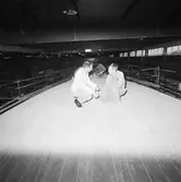 L. Back o M. Carlsson vid Singaporefartyget