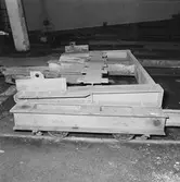 Släde till slipdragning i g:a motorverkst.