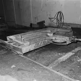 Släde till slipdragning i g:a motorverkst.