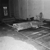 Släde till slipdragning i g:a motorverkst.