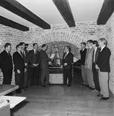 FMV överlämnar kvalitetscertifikat till VD H. Hedman