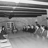 FMV överlämnar kvalitetscertifikat till VD H. Hedman