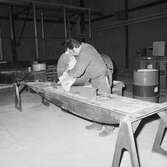 Arbetsbilder av tillverkning plastroder till Ubåt