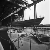 Ptrb. Snapphanen och Kaparen vid kaj lyft av Snapphanen in i skrovhallen